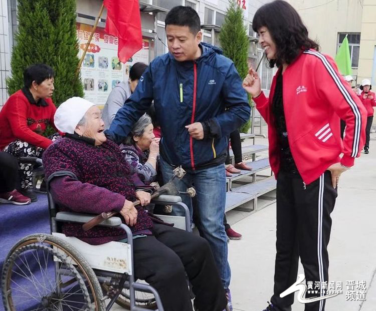 晋城长跑协会酷走四大队重阳节慰问郭山村老人